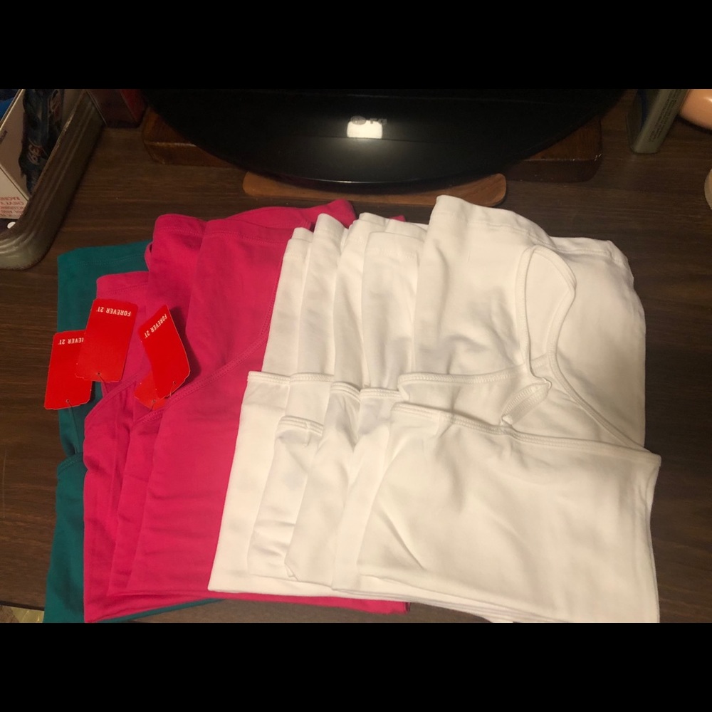 (Bundle) Forever 21 camisoles, new.